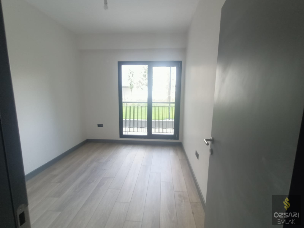 BAYRAKLI\\\'DA YÜZBAŞI HAKKI CADDESİNE YAKIN 3+1 SIFIR DAİRE