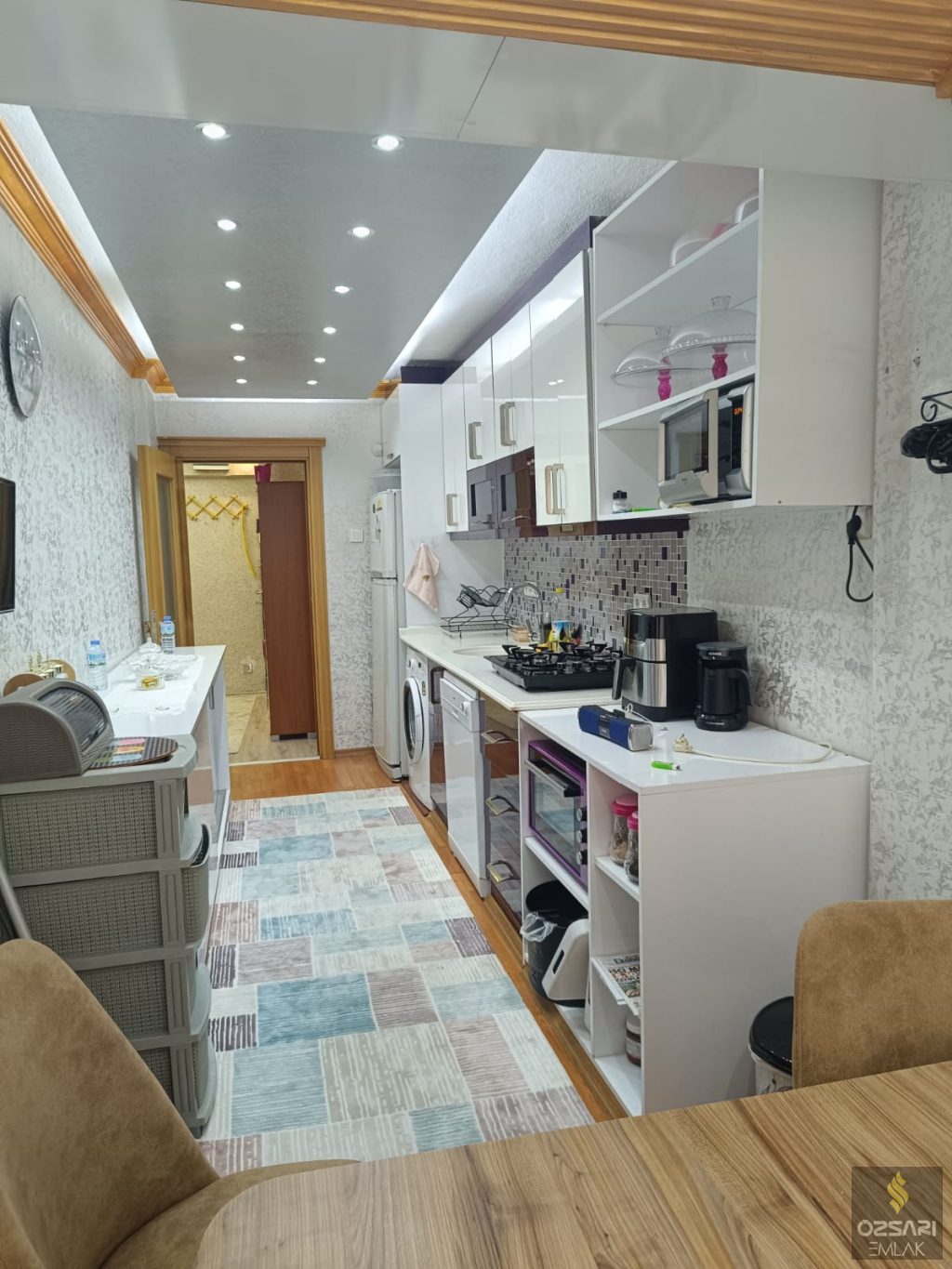 BORNOVA FATİH SULTAN MEHMET CADDESİNDE FULL YAPILI SATILIK DAİRE
