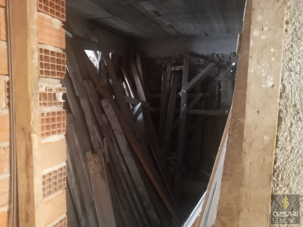 ALTINDAĞDA RESMİ İKİ KAT İMARLI SATILIK BİNA