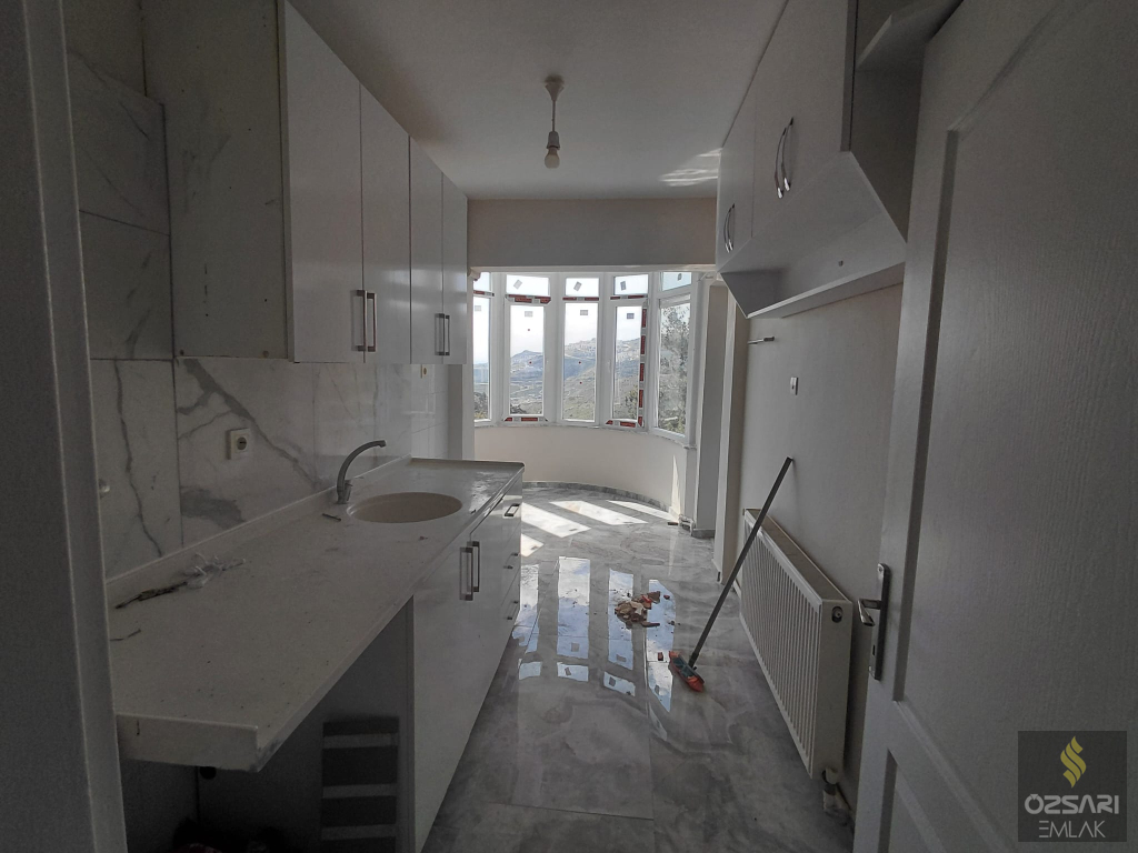 BORNOVA EVKA 4 FULL YAPILI GÜNEY CEPHE DOĞALGAZLI 3+1 KİRALIK DAİRE