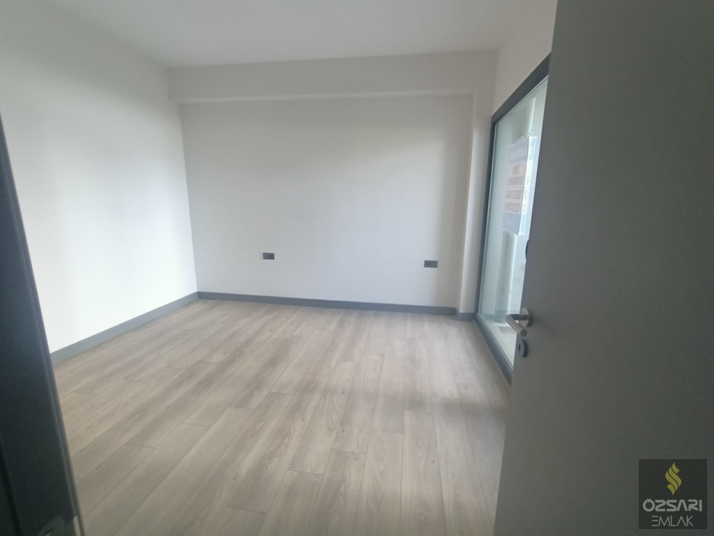 BAYRAKLI\\\'DA YÜZBAŞI HAKKI CADDESİNE YAKIN 3+1 SIFIR DAİRE