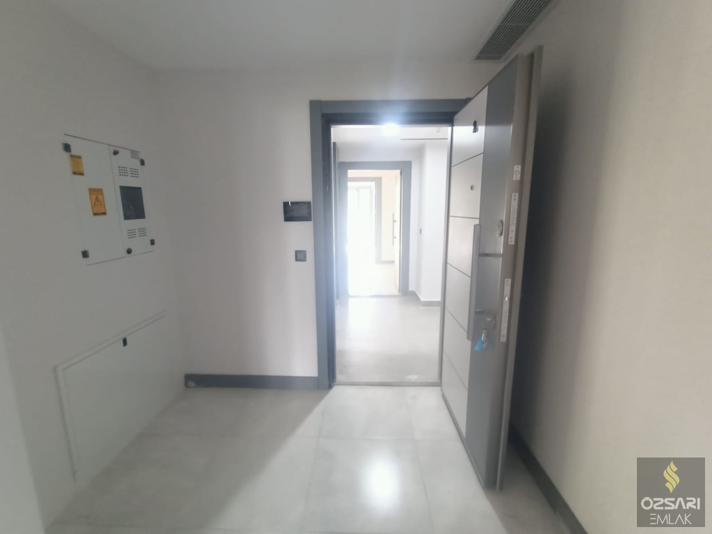 BAYRAKLI\\\'DA YÜZBAŞI HAKKI CADDESİNE YAKIN 3+1 SIFIR DAİRE