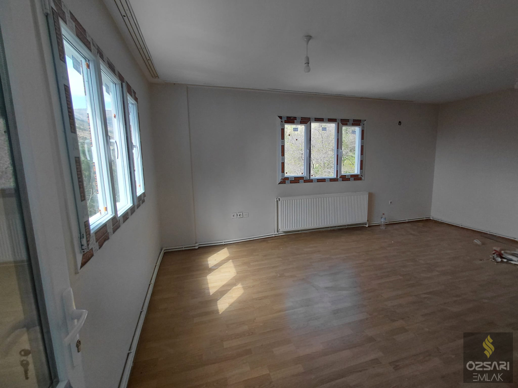 BORNOVA EVKA 4 FULL YAPILI GÜNEY CEPHE DOĞALGAZLI 3+1 KİRALIK DAİRE