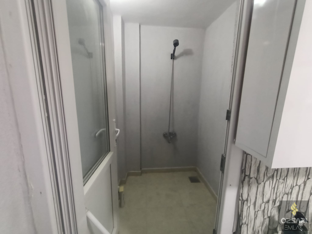 BORNOVA ÇAMDİBİ YILDIRIM BEYAZITTA SATILIK FERAH YAPILI 2+1 SATILIK KUPON DAİRE