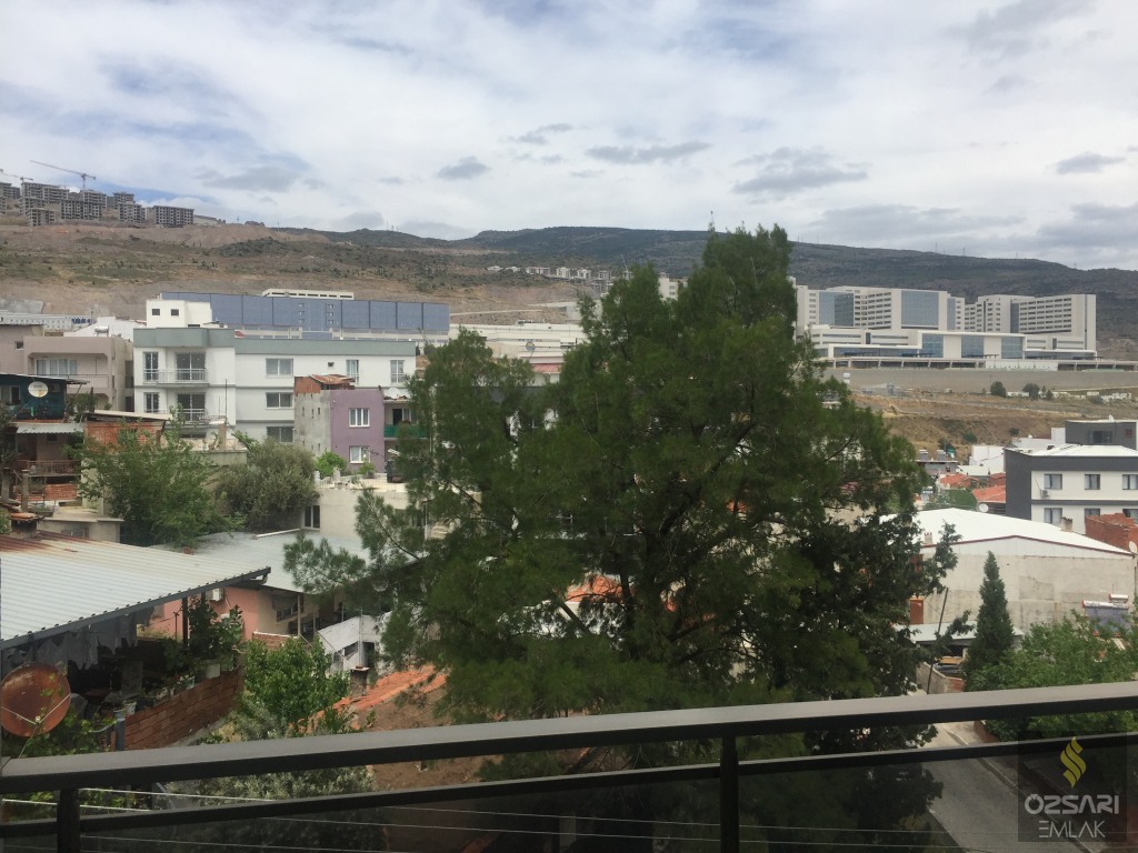 BAYRAKLI ŞEHİR HASTANESİ KARŞISI 2+1 YENİ BİNA KİRALIK DAİRE