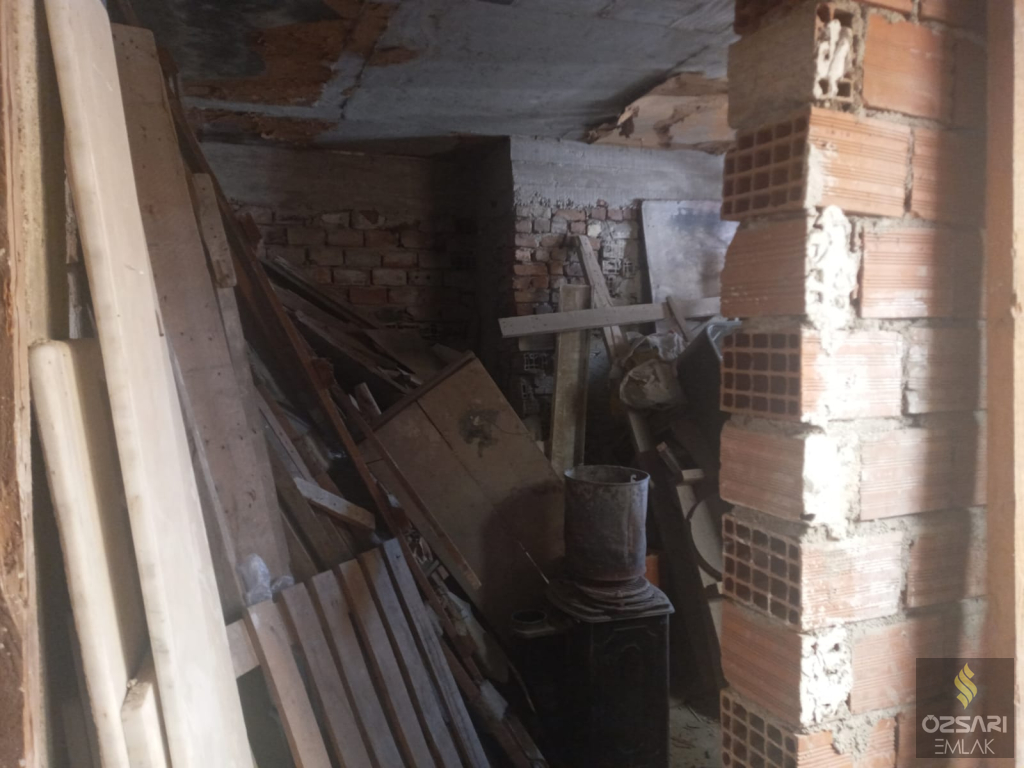 ALTINDAĞDA RESMİ İKİ KAT İMARLI SATILIK BİNA