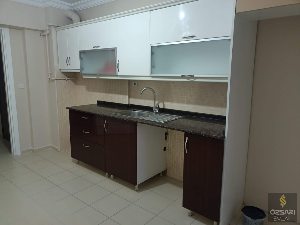Bayraklı Adalet mah. 3+1 yapılı doğalgazlı kiralık Daire