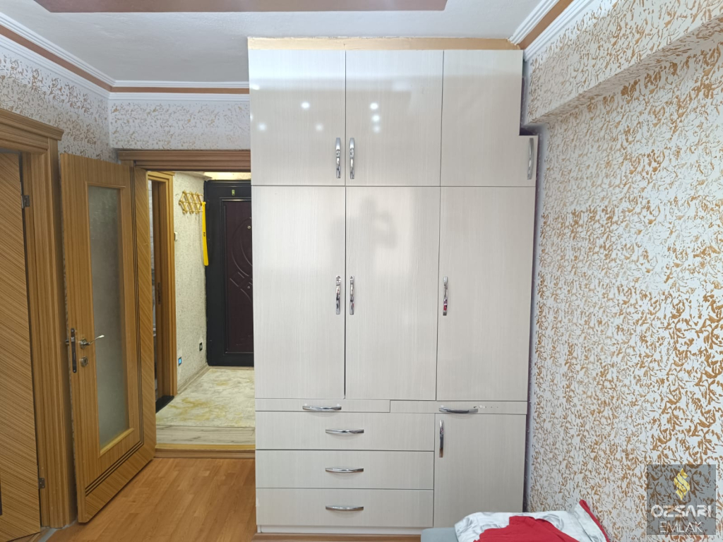 BORNOVA FATİH SULTAN MEHMET CADDESİNDE FULL YAPILI SATILIK DAİRE