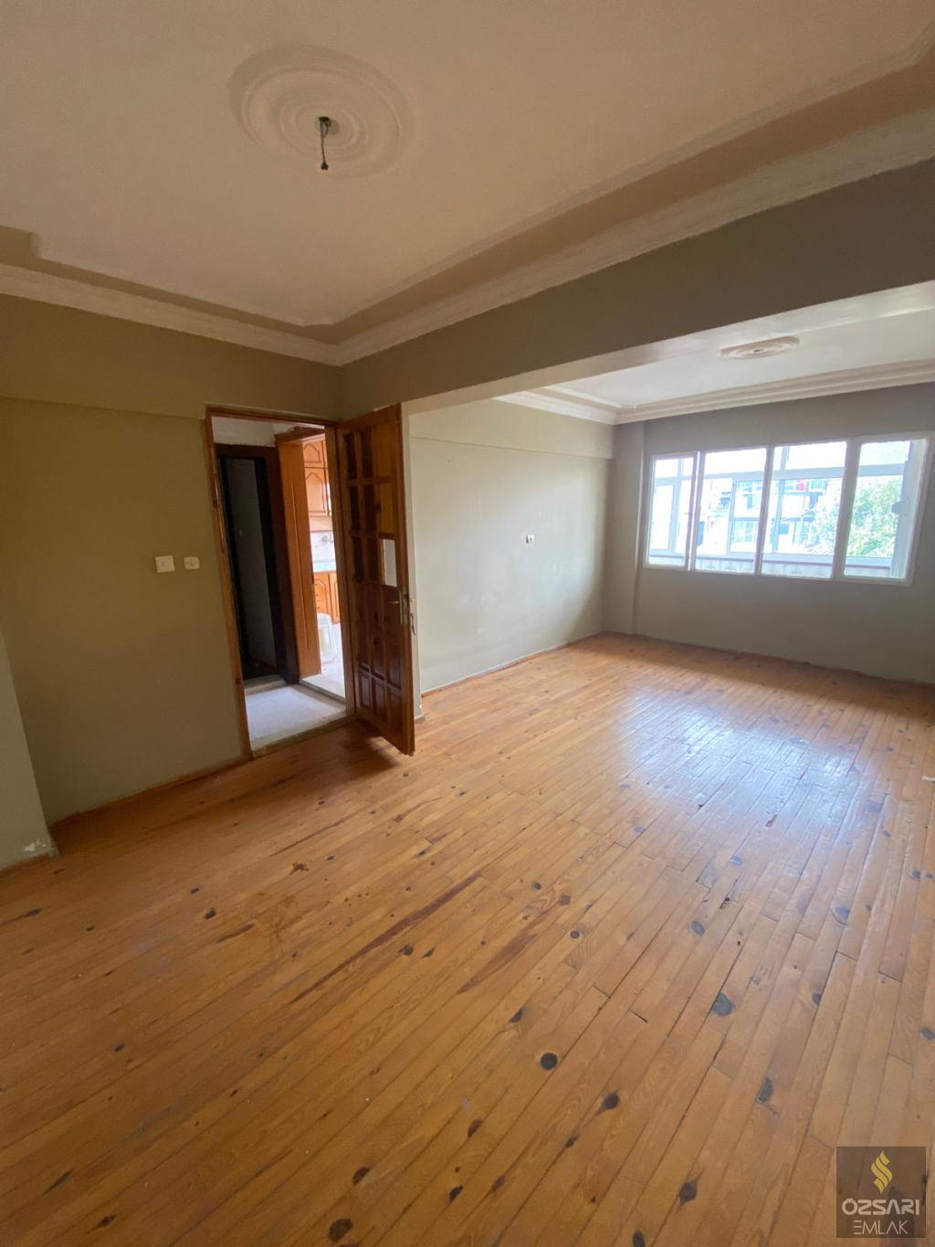 Bornova İnönü Mah. 4katlı 4daireli Komple Satılık Bina