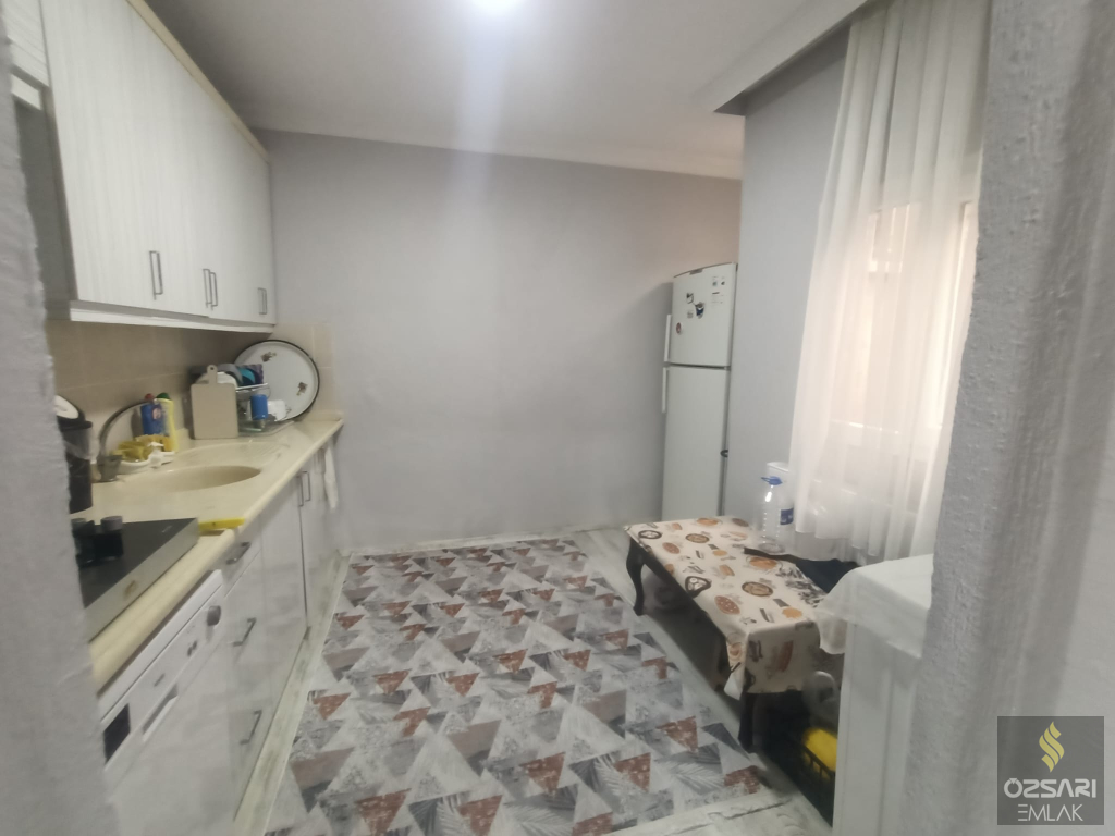 BORNOVA ÇAMDİBİ YILDIRIM BEYAZITTA SATILIK FERAH YAPILI 2+1 SATILIK KUPON DAİRE