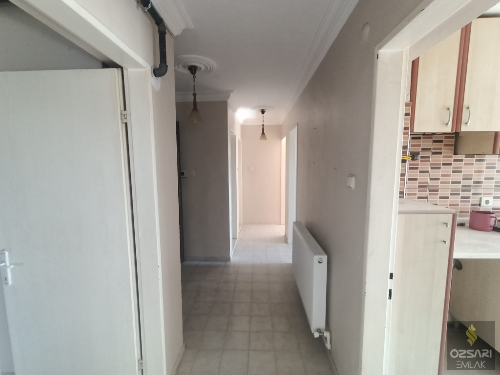 BORNOVA EVKA 4 3+1 DOĞALGAZLI KİRALIK DAİRE