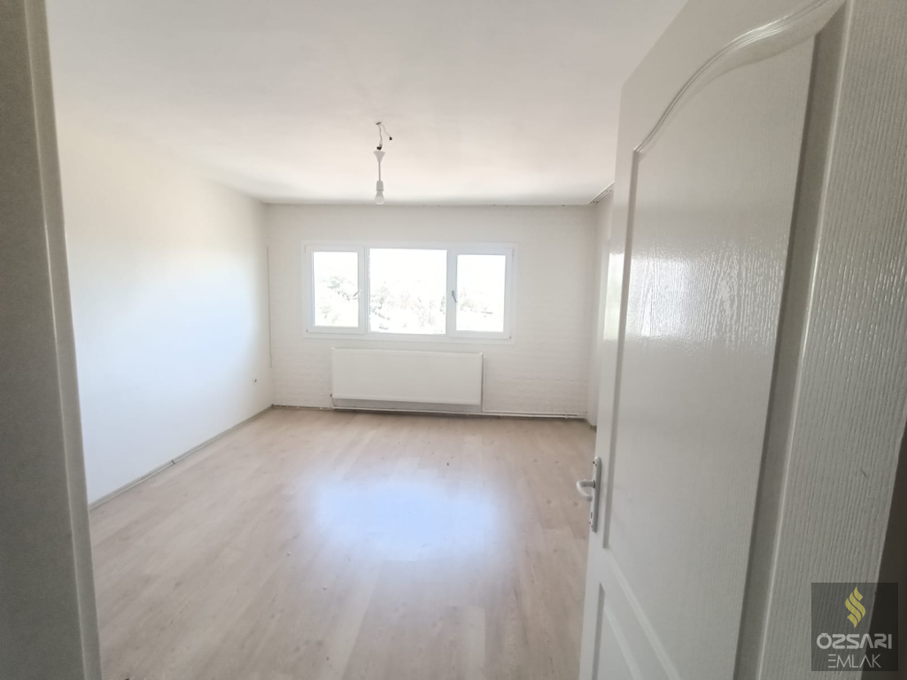 BORNOVA EVKA 4  MİGROS KARŞISI 2+1 DOĞALGAZLI KİRALIK DAİRE