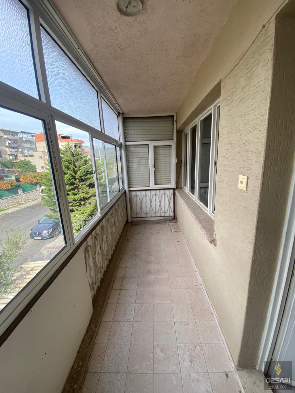 Bornova İnönü Mah. 4katlı 4daireli Komple Satılık Bina