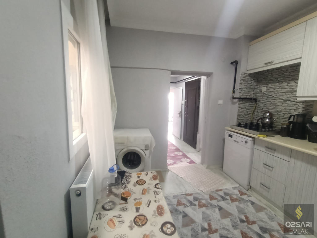 BORNOVA ÇAMDİBİ YILDIRIM BEYAZITTA SATILIK FERAH YAPILI 2+1 SATILIK KUPON DAİRE