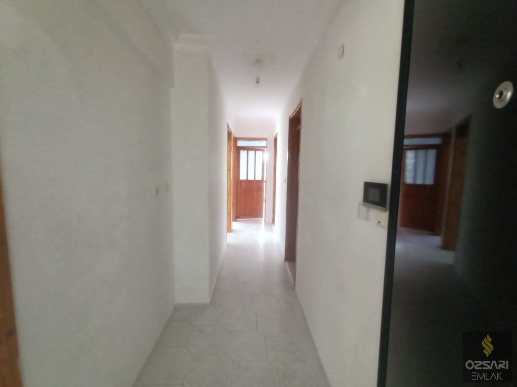 BORNOVA İNÖNÜ MAHALLESİ SEYİT ŞANLI LİSESİNİN ARKASINDA KİRALIK DOĞALGAZLI DAİRE