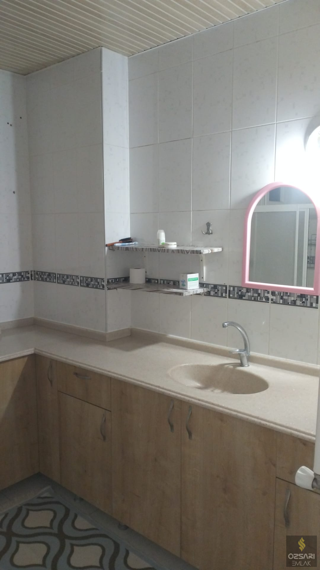 BORNOVA ATATÜRK MAH. 1+1, 100M2, EŞYALI KİRALIK DAİRE