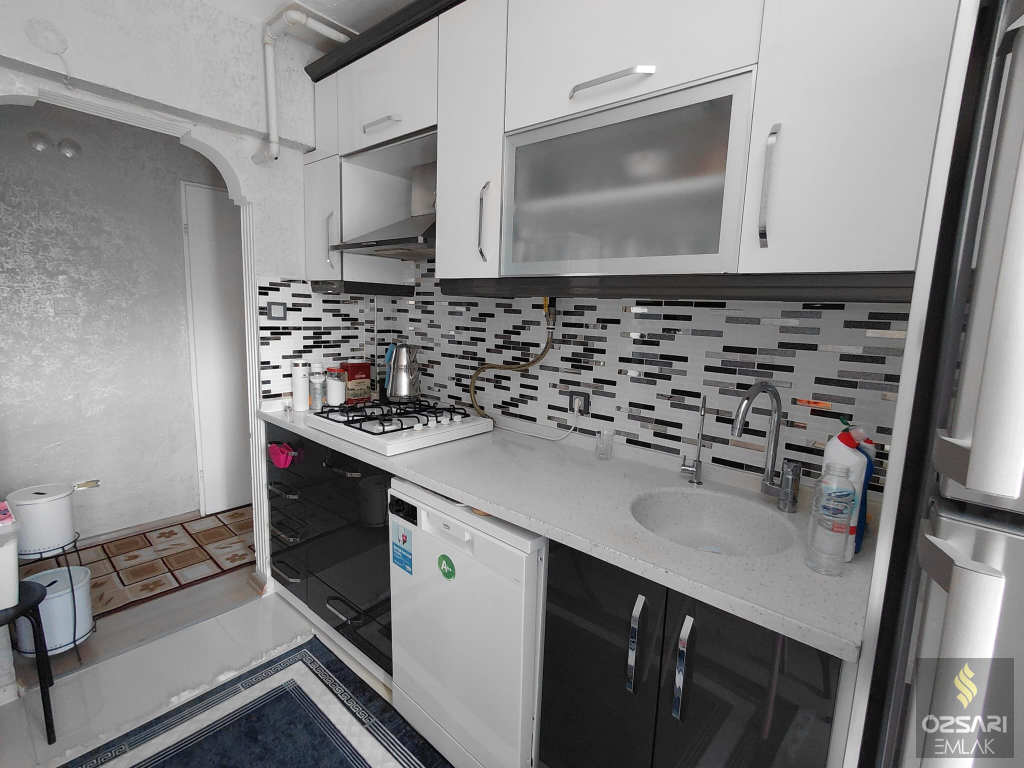 BORNOVA EVKA4 FULL YAPILI GÜNEYCEPHE 2+1 SATILIK DAİRE