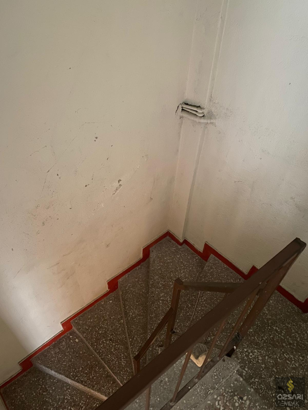 Bornova İnönü Mah. 4katlı 4daireli Komple Satılık Bina