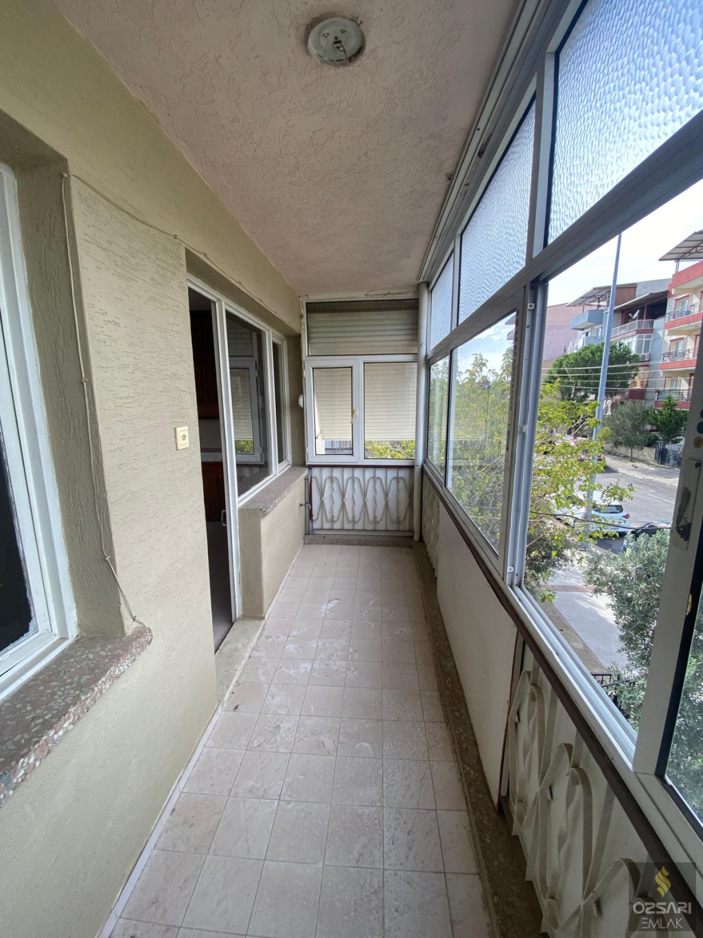 Bornova İnönü Mah. 4katlı 4daireli Komple Satılık Bina