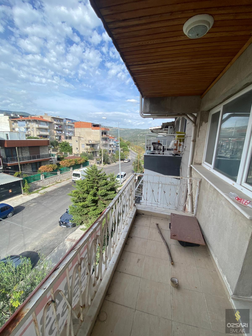 Bornova İnönü Mah. 4katlı 4daireli Komple Satılık Bina