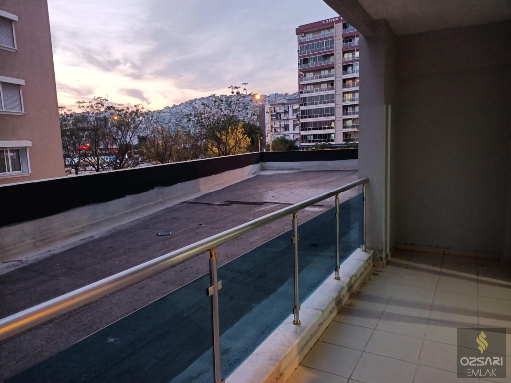 Bayraklı Adalet mah. 3+1 yapılı doğalgazlı kiralık Daire