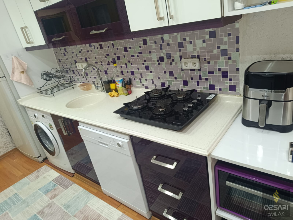 BORNOVA FATİH SULTAN MEHMET CADDESİNDE FULL YAPILI SATILIK DAİRE